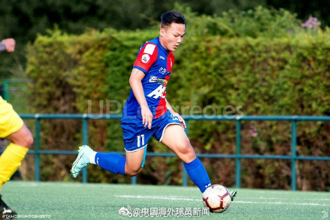 内地有刘晓庆这个“不老神话”坐镇，港台也同样还活跃着一群不甘寂寞的“老女人”。